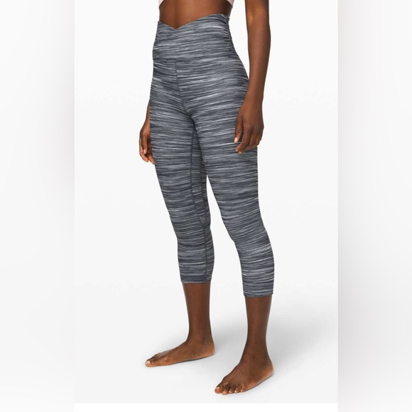 Lululemon Align Crop 21" *Cross Waist
Space Dye Herringbone Heathered Black Sz4 - Picture 4 of 6